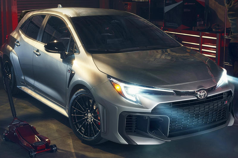 【スクープ】トヨタ「GRMNカローラ」初公開…カーボン装備と2シーター仕様で500台限定