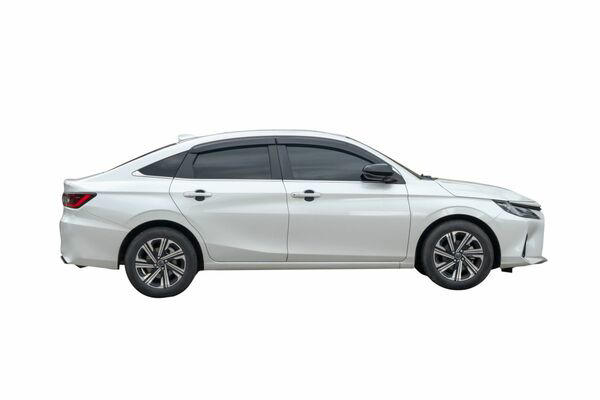 衰退する乗用車の「セダン」は本当にイケてないのか、主流のSUVやミニバンよりも圧倒的に優れている“資質”とは