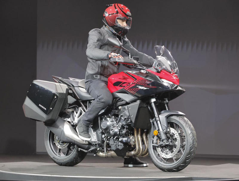 【世界初公開！】ホンダ「CB1000GT」ホーネットの血統を継ぐハイパフォーマンスツアラー登場！【2026速報】