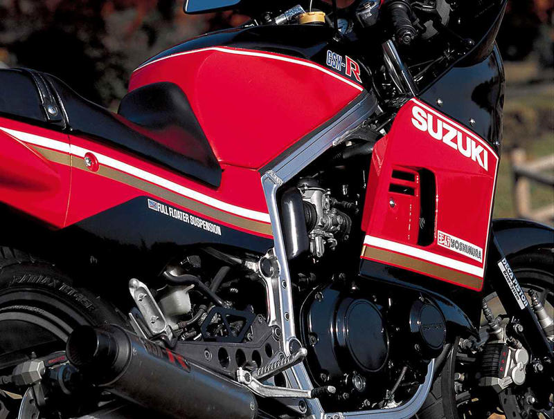 スズキ「GSX-R（GK71B）」（1984年）｜新開発エンジンとアルミフレームで未踏の軽さを実現