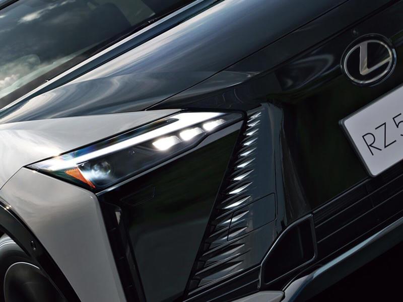 レクサス新型「RZ550e“F SPORT”」登場 操る喜びがさらにアップ