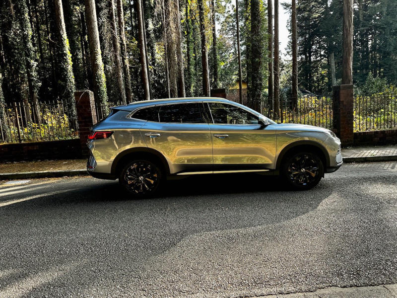 中国BYDが日本に投入したPHEV、SUV「シーライオン6」は走り・燃費・価格に死角なし