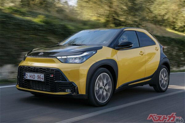 ヤリスよりもちっちゃいトヨタ車なーんだ? なんとGR-SPORTまである「アイゴX（クロス）」がカワカッコイイ!