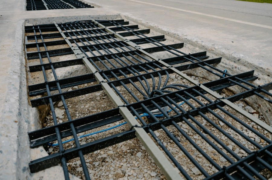 Researchers with Purdue successfully charge electric heavy duty truck on US-52