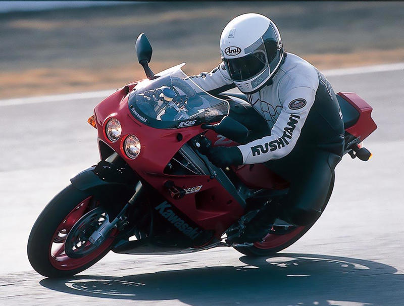 カワサキ「ZXR250（ZX250A）」（1989年）｜レプリカ分野の遅れを帳消しにするべく先進的かつ意欲的な技術をフル搭載