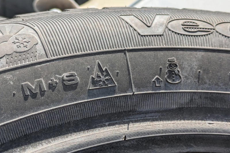 【突然の大雪、そのタイヤで大丈夫?】オールシーズンタイヤの過信は禁物。「雪道で止まる・止まらない」の真実と、賢いドライバーが選ぶべき条件