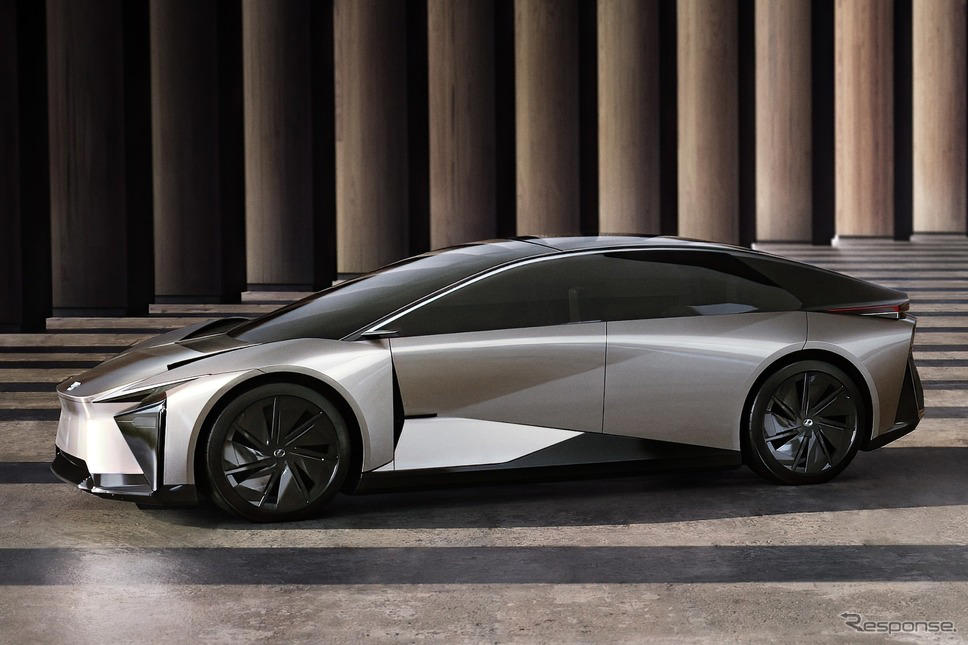 レクサス『IS』が14年ぶりフルモデルチェンジへ! 600馬力のBEVセダンに変身?