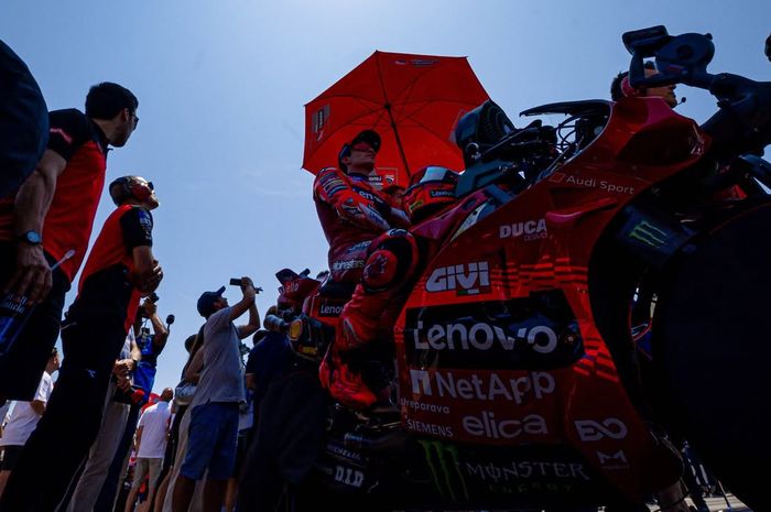 Marc Marquez, jadwal motogp, motogp austria, pecco bagnaia, motogp hungaria, Aman di Puncak Performa, Marc Marquez Izinkan Crew Chief-nya Bantu Pecco Bagnaia Biar Kompetitif