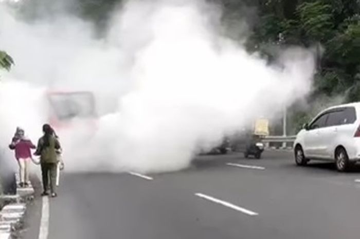 diesel, mobil diesel, mesin diesel, diesel runaway engine, diesel runaway, Tak Perlu Panik, Begini Cara Menangani Diesel Runaway pada Mobil di Jalan