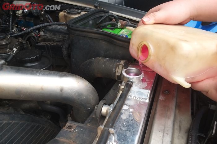 Radiator, radiator mobil, angin palsu, Angin Palsu Radiator, Mirip Kembung di Perut Manusia, Begini Cara Keluarin Angin di Radiator Mobil