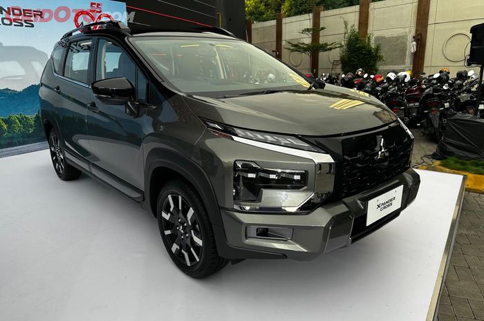 pt mitsubishi motors krama yudha sales indonesia (mmksi), Mitsubishi Xpander Cross, Harga Xpander Cross, Xpander Cross Facelift, Xpander Cross Facelift, Tampang Gagah Ala SUV, Kabin Senyaman MPV