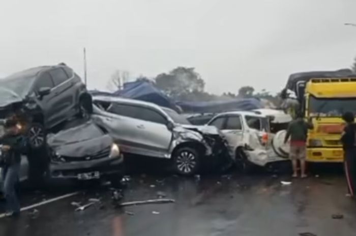 tol cipularang, kecelakaan beruntun tol Cipularang, tol cipularang km 92, Ini yang Dimaksud Jackknifing, Penyebab Tubrukan Beruntun Tol Cipularang KM 92