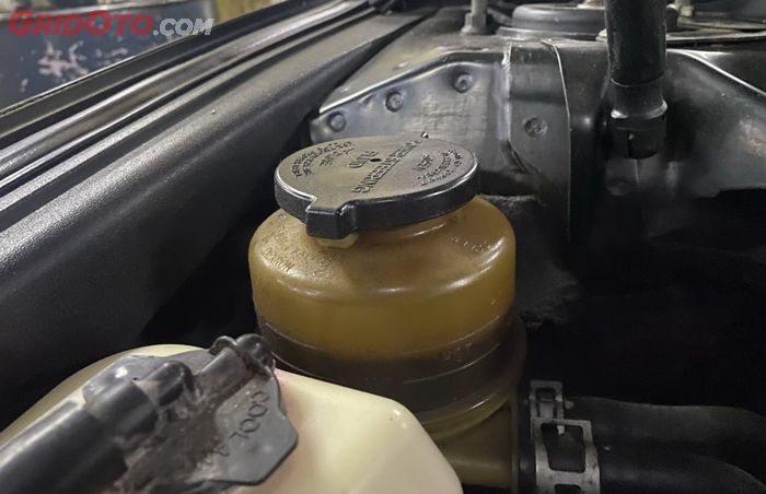 Harus Tahu, Efek Buruk Terlambat Mengganti Oli Power Steering Mobil