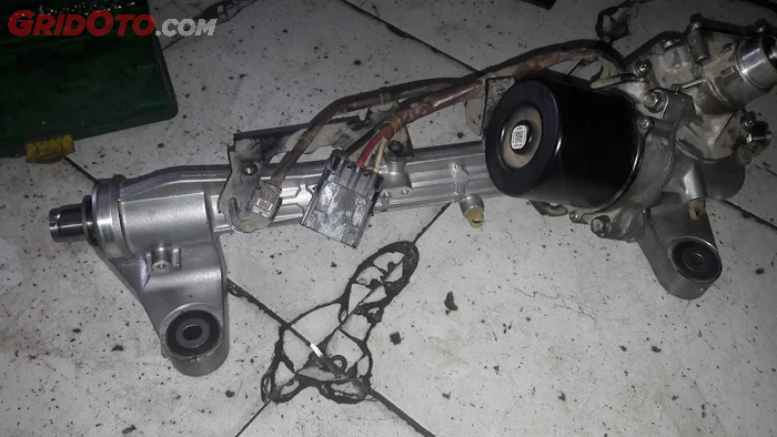 Harus Tahu, Efek Buruk Terlambat Mengganti Oli Power Steering Mobil
