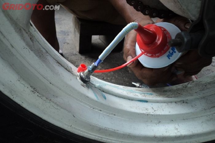 ban motor, anti bocor, cairan anti bocor, Khay Tire Bogor, Saran Mekanik Agar Cairan Anti Bocor Tidak Bikin Mampet dan Karat