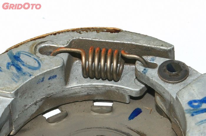 motor matic, kampas ganda, per kampas ganda, ciri per kampas ganda motor matic lemah, tanda per kampas ganda motor matic lemah, per kampas ganda motor matic lemah, Begini Tanda Per Kampas Ganda di Motor Matic Yang Sudah Melemah