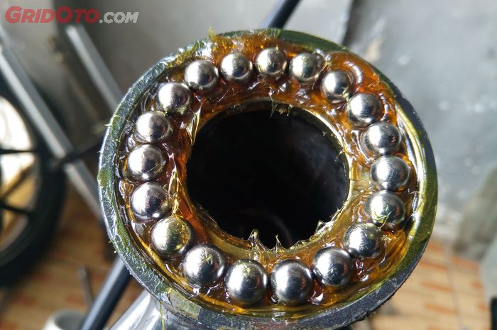 gemuk, grease, komstir, ganti komstir, Grease Komstir, Ahli Bilang Komstir Motor Jadi Awet Kalau Dikasih Grease Tipe Ini