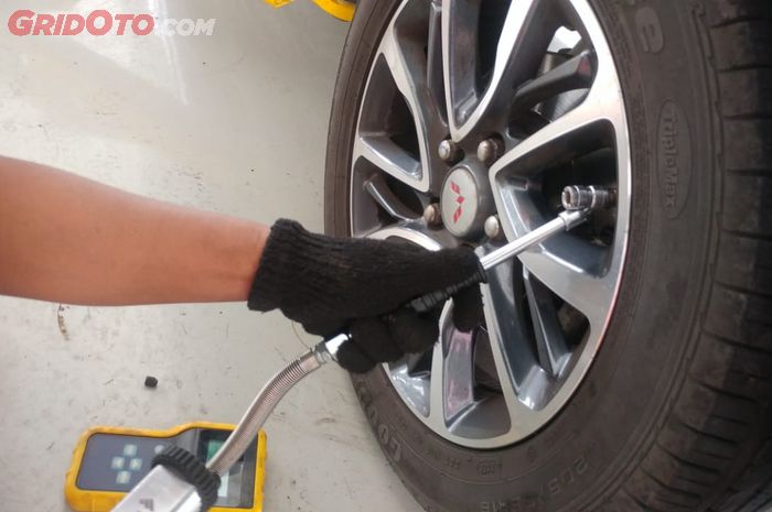 tekanan angin, pabrikan, aquaplaning, keausan, Telapak ban, Isi Angin Ban Lebih Tinggi Dari Rekomendasi Pabrikan, Ini Dampaknya