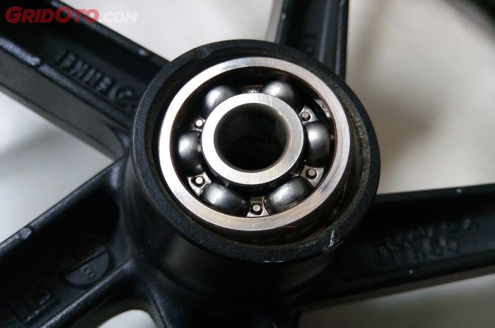 bearing, bearing roda, Banewmas Motor, bearing roda motor, Enggak Perlu ke Bengkel, Segampang Ini Deteksi Bearing Roda Motor Aus