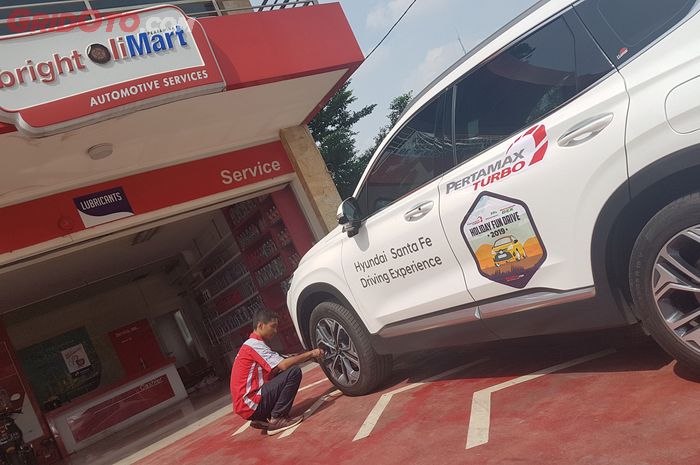 ban mobil, mobil bekas, ban mobil bekas, kenapa ban harus ditambah angin berkala, kenapa ban harus ditambah angin, Ternyata Ini Sebabnya Ban Mobil Wajib Ditambah Angin Secara Berkala