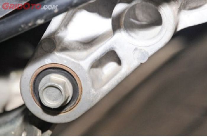 motor matic, engine mounting, engine mounting motor matic, biaya ganti engine mounting motor matic, Biaya ganti engine mounting Sprint 150, Segini Bengkel Spesialis Kasih Harga Ganti Engine Mounting Motor Matic