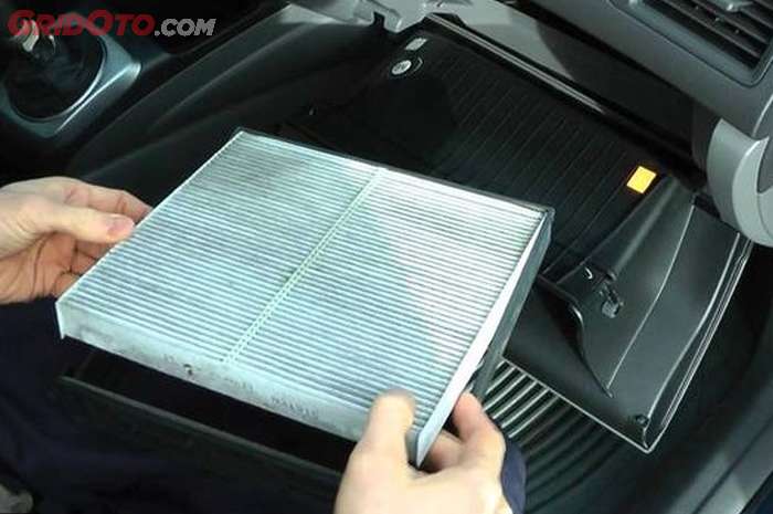 kabin mobil, ac mobil, mobil bekas, filter ac, filter kabin, cara cek filter kabin, gimana kondisi filter kabin yang perlu diganti, apa ciri filter kabin mobil harus diganti, Ini Sebabnya Filter Kabin Mobil Wajib Dicek Pasca Libur Long Weekend