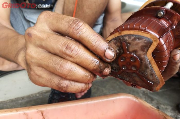 bahan bakar, kotor, filter, fuel pump, brebet, Filter Fuel Pump Mobil Kotor Bisa Bikin Brebet, Solusinya Seperti Ini