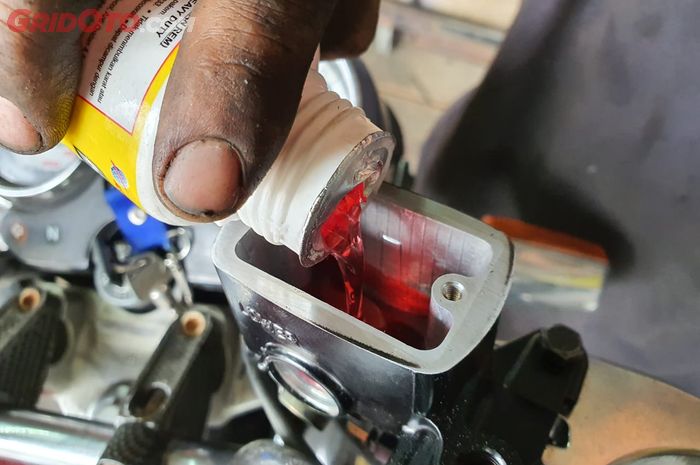 minyak rem, motor bekas, rem motor, minyak rem motor, kapan kuras minyak rem, kapan motor harus ganti minyak rem, Ini Sebabnya Minyak Rem Motor Perlu Diganti Tiap Jarak 6.000 km