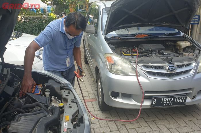 aki mobil, jumper aki, aki soak, jumper aki mobil, Perlu Tahu, Ini Penyebab Jumper Aki Mobil Mogok Berujung Meledak