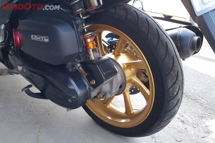motor matic, engine mounting, ban belakang, motor goyang, sokbreker bocor, Bukan Cuma Sok Bocor, Komponen Ini Aus Bikin Roda Belakang Motor Matic Goyang