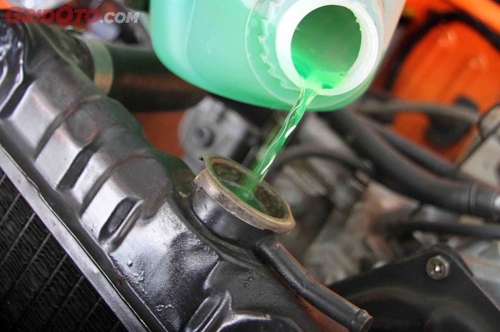 panas, air radiator, radiator coolant, tutup radiator, tabung reservoir, Air Radiator di Tabung Reservoir Berkurang Sendiri, Ini Masalahnya