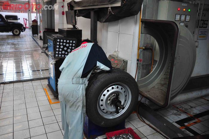 roda mobil, mobil bekas, balancing, Balancing Roda Mobil, manfaat balancing, manfaat balancing roda mobil, apa manfaat balancing roda mobil, kenapa roda mobil harus dibalancing, Ternyata Ini Manfaat Balancing Roda Berkala Bagi Kaki-kaki Mobil