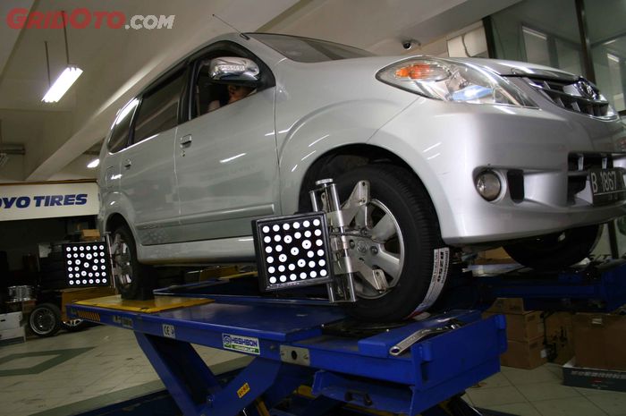 mobil bekas, spooring mobil, spooring roda, tanda mobil perlu di spooring, tanda roda mobil perlu di spooring, kapan harus spooring, Tiga Tanda Roda Mobil Perlu Segera di Spooring, Dibiarkan Bikin Dompet Menipis