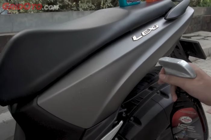 motor bekas, motor warna doff, ubah warna doff jadi glossy, cara ubah warna doff jadi glossy, motor warna glossy, Cara Mengubah Motor Warna Doff Jadi Glossy Cuma Dengan Amplas Halus