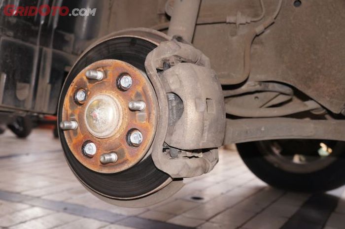 mobil bekas, rem mobil, kapan merawat rem mobil, tiap berapa bulan cek rem mobil, kapan harus membersihkan rem mobil, kenapa rem mobil harus dibersihkan, Ini Sebabnya Rem Mobil Wajib Dirawat Secara Berkala Tiap 6 Bulan