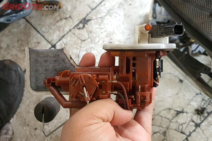fuel pump, fuel pump bermasalah, Nolimit Speed Cibinong, tekanan fuel pump, Lebih Akurat, Begini Cara Periksa Kondisi Fuel Pump Motor Injeksi