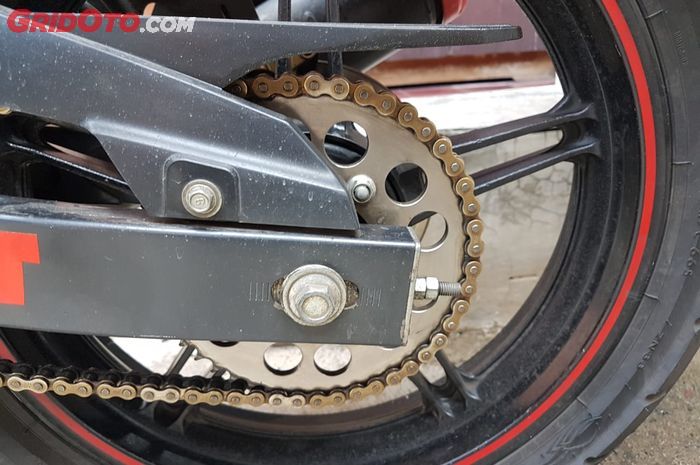 rantai motor, motor bekas, klip rantai motor, cara pasang rantai motor, cara pasang klip rantai motor, Ini Sebabnya Pasang Klip Rantai Motor Harus Yang Benar, Salah Bisa Bahaya