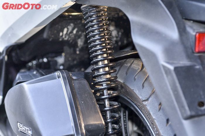 ban motor, motor matic, engine mounting, engine mounting motor matic, spatbor belakang, Ternyata Ini Sebabnya Ban Dan Sepatbor Belakang Motor Matic Gak Sinkron