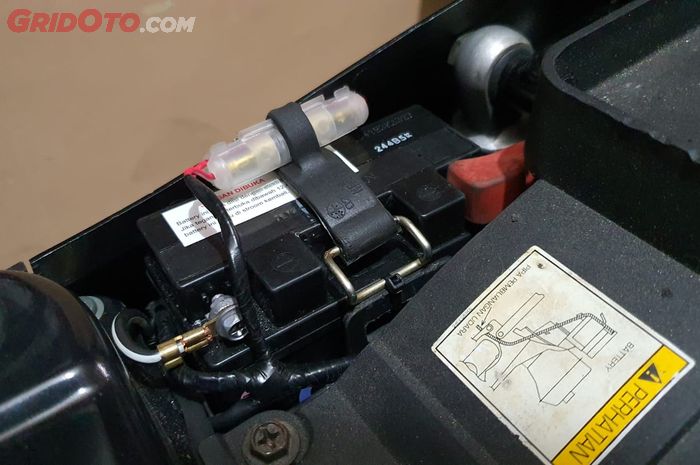 aki motor, motor bekas, aki standar, Aki bawaan pabrik, kenapa aki bawaan motor bisa awet, kenapa aki motor standar bisa awet, Gak Nyangka, Ternyata Ini Sebabnya Aki Bawaan Pabrik Selalu Lebih Awet
