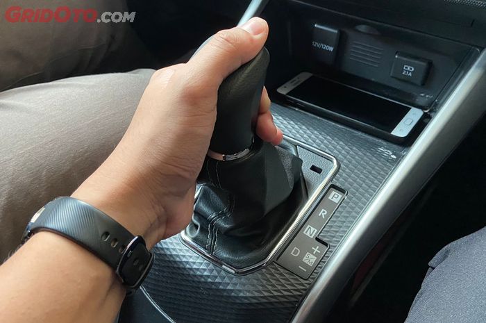 mobil matik, mobil bekas, transmisi matik, tuas transmisi, mobil bekas matik, dampak mindahin tuas transmisi matik kasar, dampak kasar mindahin tuas transmisi matik, bahaya kasar mindahin tuas transmisi matik, Hati-hati, Mindahin Tuas Mobil Matik Secara Kasar Bisa Jadi Begini