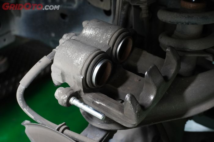 rem mobil, brake cleaner, kaliper rem, kaliper, Ini yang Akan Terjadi Kalau Kaliper Rem Mobil Jarang Dibersihkan!