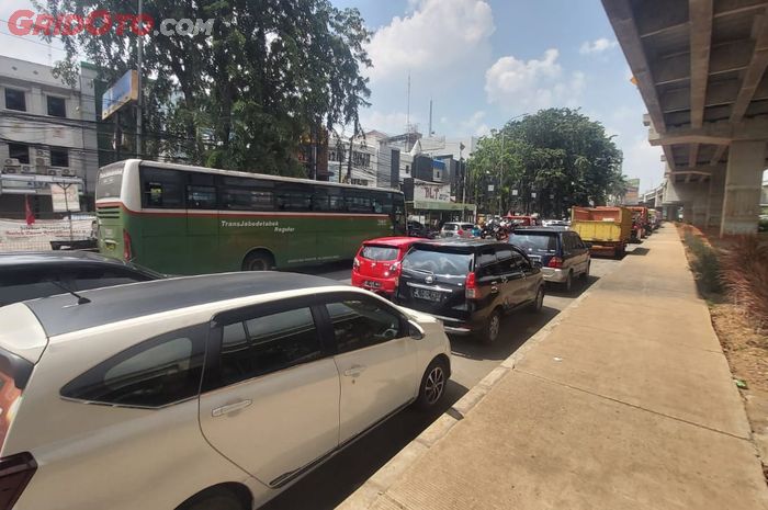 mobil bekas, rem mobil, penyebab rem blong, rem mobil blong, penyebab rem mobil blong, Gara-gara Hal Ini Rem Mobil Bisa Tiba-Tiba Blong Pada Saat Macet