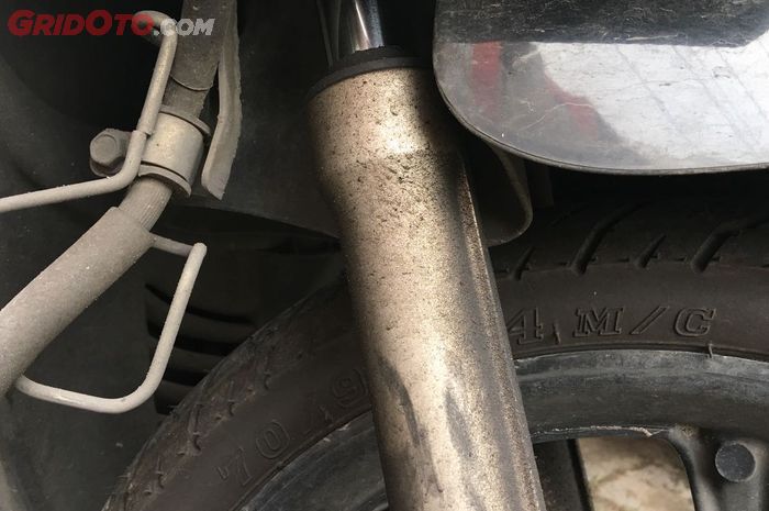 motor bekas, sokbreker, sokbreker motor, sokbreker motor bocor, dampak membiarkan sokbreker bocor, dampak membiarkan sokbreker motor bocor, Ini Sebabnya Sokbreker Motor Dibiarkan Bocor Biaya Benerin Makin Bengkak