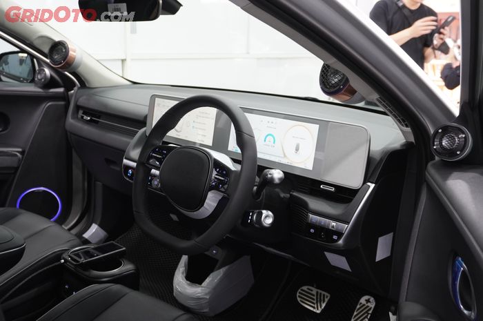 mobil listrik, audio mobil, Audio Plus, Audio Mobil Listrik, Modifikasi Audio Mobil Listrik, Jangan Sembarangan Modifikasi Audio Mobil Listrik, Kalau Salah Banyak Fitur Enggak Berfungsi
