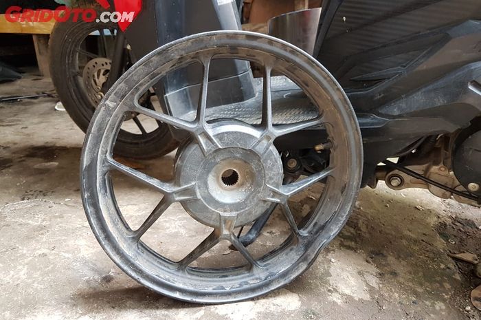 motor bekas, pelek motor, pelek peyang, pelek motor peyang, gejala pelek peyang, gejala pelek motor peyang, Beginilah Gejala Pelek Motor Bekas Yang Peyang, Pemilik Wajib Tahu Nih