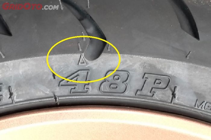 ban motor, alur ban, TWI (Tread Wear Indicator), tanda segitiga, tanda ban aus, Pasca Mudik Mau Beli Ban Motor, Pemudik Wajib Lihat Tanda Ini Dulu Baru Beli