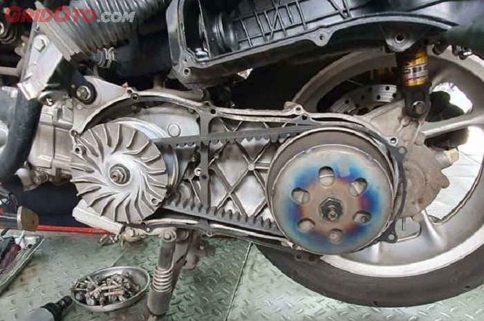 motor matic, cvt motor matic, penyebab cvt motor matic slip, penyebab cvt slip, apa penyebab cvt motor matic slip, kenapa cvt motor matic bisa slip, Waspada, Bagian Ini Bocor Bisa Bikin CVT Motor Matic Terasa Slip
