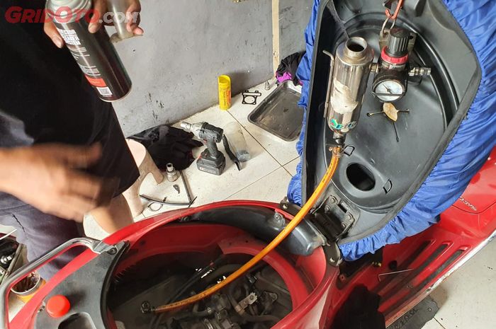 motor bekas, infus injector, infus motor injeksi, manfaat infus injector, motor bekas injeksi, Ini Sebabnya Mesin Motor Bekas Injeksi Juga Butuh diinfus