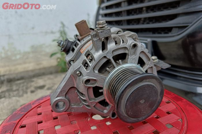 arus listrik, volt, regulator, alternator, pengisian, overcharge, Alternator Mulai Lemah, Pemilik Mobil Wajib Tahu Gejala Awalnya