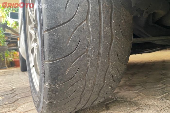 ban mobil, tekanan angin, tekanan angin ban, ban botak sebelah, kondisi ban, ban mobil aus sebelah, Ternyata, Tekanan Angin Tidak Sesuai Bikin Ban Mobil Botak Sebelah